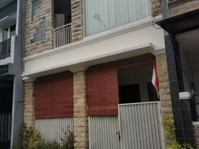 Rumah 2 Lantai Siap Huni Perum Amira Graha Semampir Surabaya