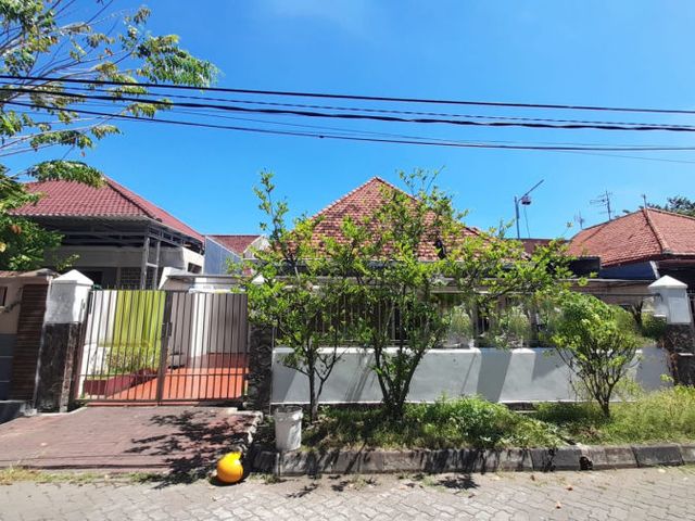 Rumah Dijual Jl. Kelabat Surabaya KT