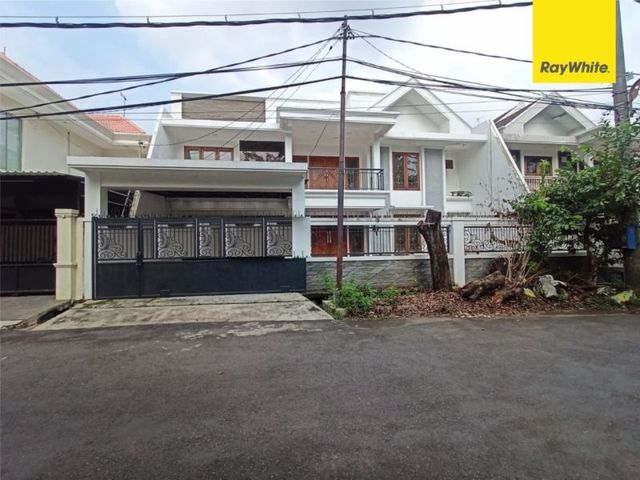 Disewakan Rumah 2 Lantai Di Manyar Tirtoyoso, Surabaya