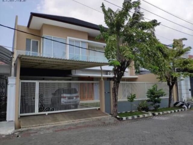 Rumah mewah di Kertajaya indah tengah Surabaya