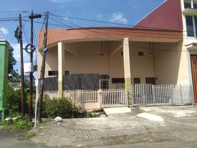 Rumah disewakan Babatan Indah Surabaya