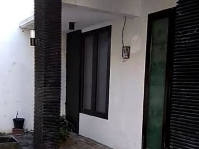 Rumah di Nginden Intan Timur Hadap selatan Listrik 2200 token