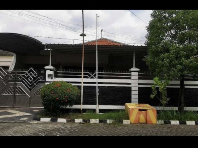 Dijual rumah cantik asri di manyar Kartika sby pusat