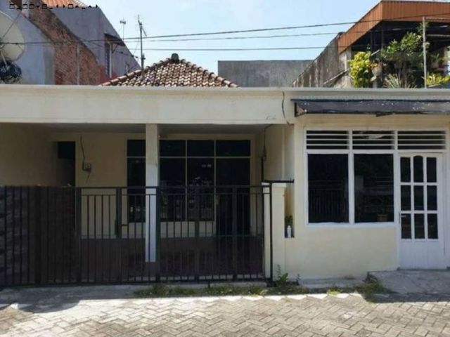 Rumah ngagel Lokasi tengah kota