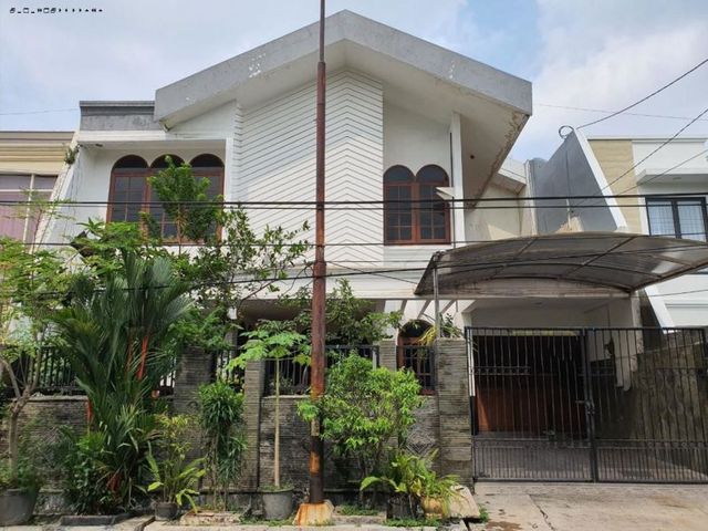 Rumah Dharmahusada Indah Barat STRATEGIS SIAP HUNI MARMER