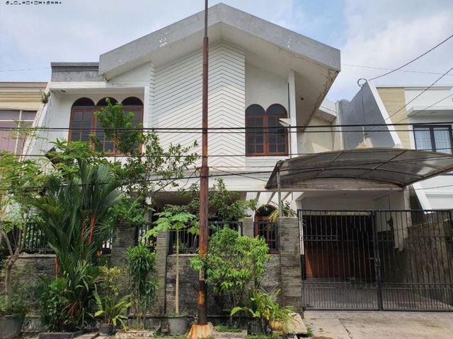 Rumah Dharmahusada Indah Barat STRATEGIS SIAP HUNI MARMER