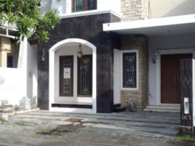 Rumah Classic di cluster Madrid wisata bukit mas SBY