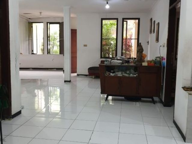 Dijual Rumah 1,5 Lantai Lokasi di Wisma Permai Barat, Surabaya