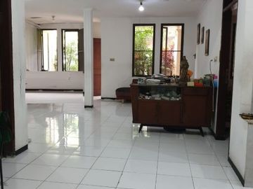 Dijual Rumah 1,5 Lantai Lokasi di Wisma Permai Barat, Surabaya