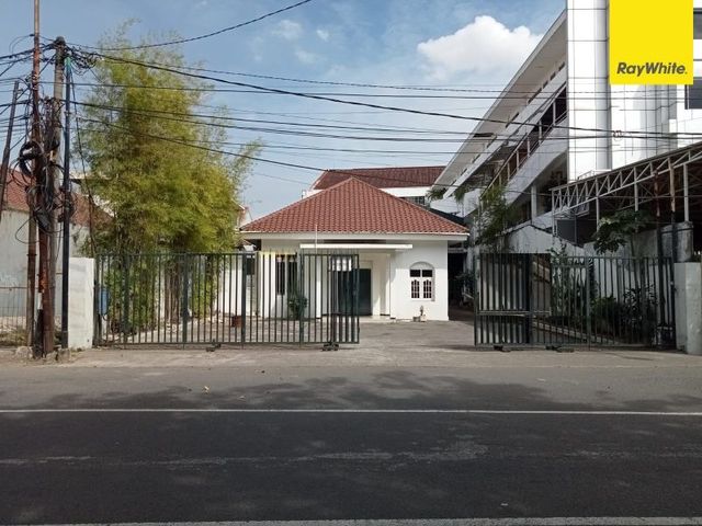 Disewakan Rumah Lokasi Tepatnya Di Jalan Raya Arjuna Surabaya