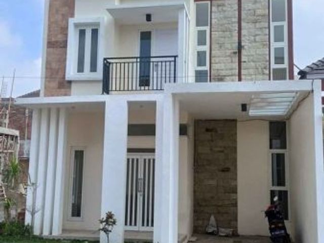 Rumah mewah 2 lantai plus Private Pool Strategis di Kota Batu