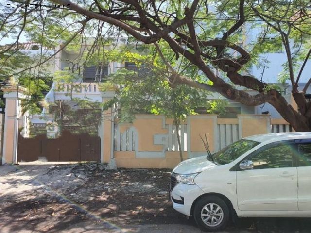 Rumah Dharmahusada Utara garasi 2, carport 2, row 5 mobil