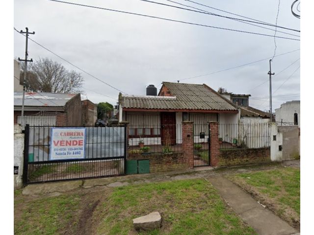 Casa 3 ambientes + Depto 2 amb.- Av. Vertiz y Santa Cecilia