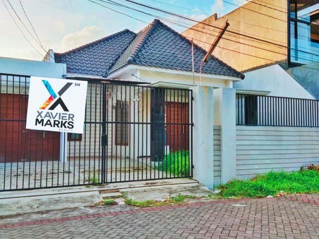 Rumah Cantik dan Strategis di Manyar Surabaya