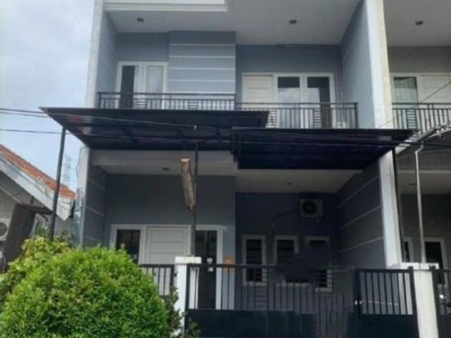 Rumah di Mojoarum, Minimalis, Row 2.5 Mobil