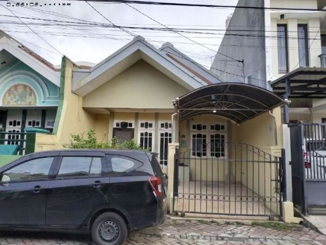 Rumah Nirwana Eksekutif Hadap selatan, Strategis