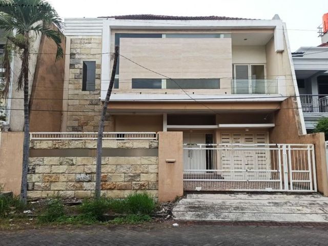 Rumah Kertajaya Indah, Strategis, Carport 2, Garasi 1, Row 3 mobil