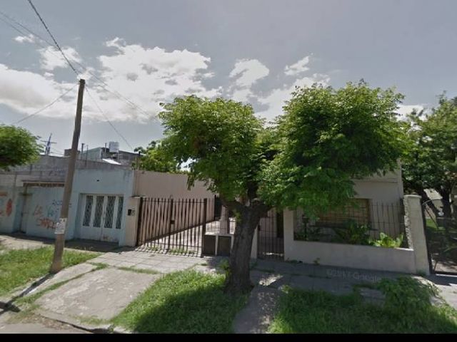 Casa  en Venta El Palomar / Moron (A008 826)