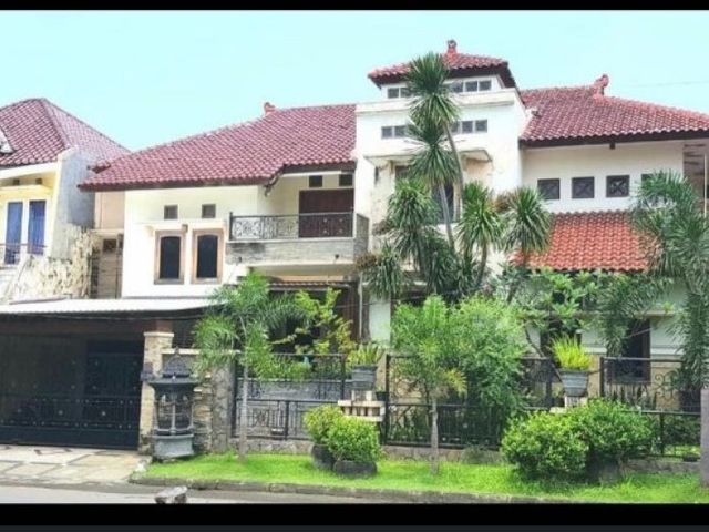 Rumah mewah di boulevard di purimas Rungkut Surabaya