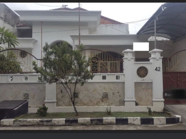 Rumah elegan di manyar Rejo Surabaya