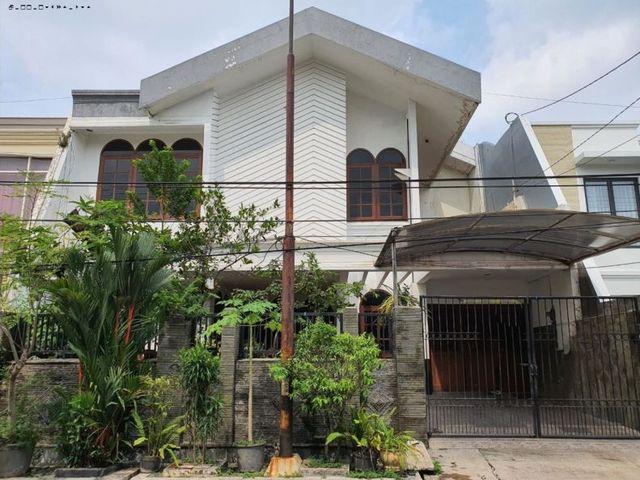 Rumah Dharmahusada Indah Barat STRATEGIS SIAP HUNI MARMER