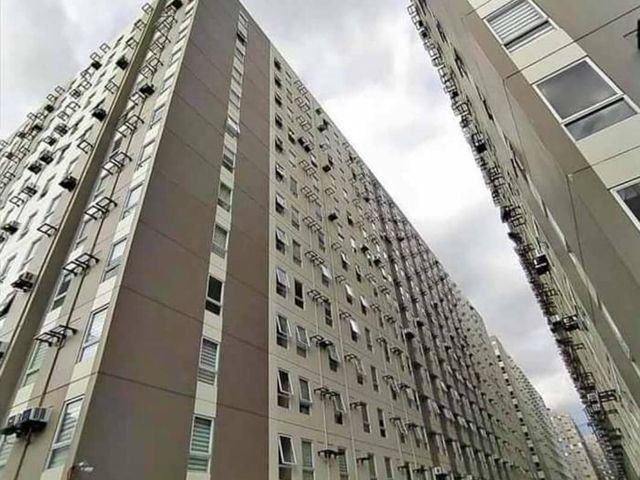 Rent to own condo in DECA Manila near Schools and LRT Blumentritt , May Deca Mall sa harap ng building