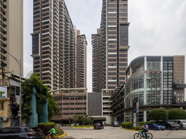 Rare 3 Bedroom Condo with 1 Parking For Sale in Radiance North Tower, Pasay City