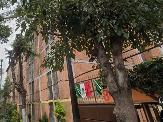 PROPIEDAD DE RECUPERACION HIPOTECARIA CON PRIVILEGIADA UBICACIÓN Y SERVICIOS CERCANOS.
