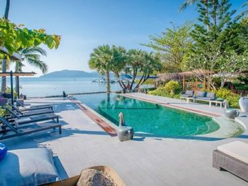 Beachfront serene 4 bedroom luxury villa in peaceful location