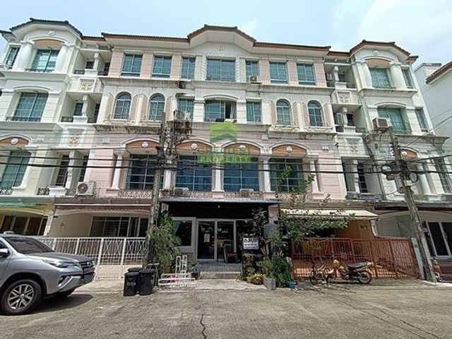 บ้านกลางเมือง พระราม 9 ลาดพร้าว (BAAN KANG MUANG RAMA 9-LADPRAO) ขายด่วน ทาวน์โฮม 4 ชั้น เนื้อที่ 24.50 ตร.ว ทำเลดี พร้อมอยู่