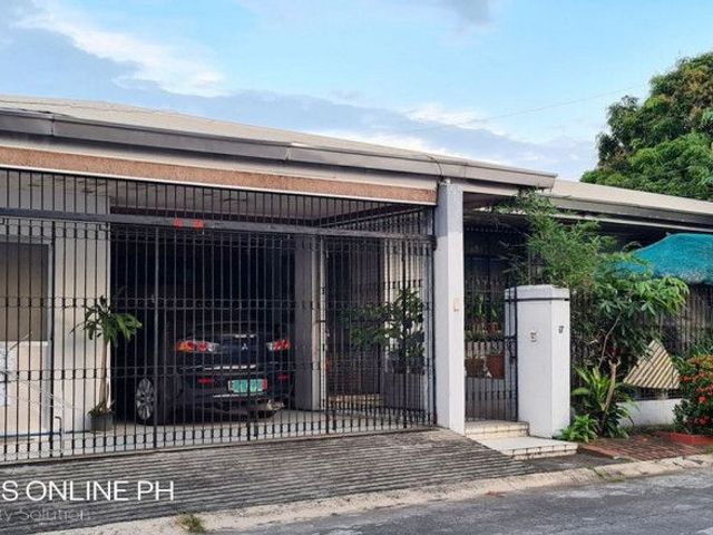 OWNER BUILT CORNER BUNGALOW FOR SALE IN PILAR VILLAGE