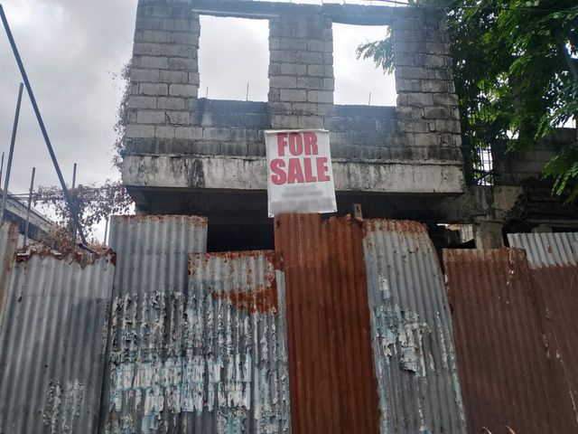 Townhouse  Garage FOR SALE in Fairview Quezon City PH2909