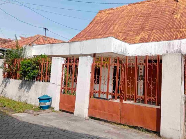 *Dijual rumah hitung tanah jl petemon kec.sawahan surabaya*