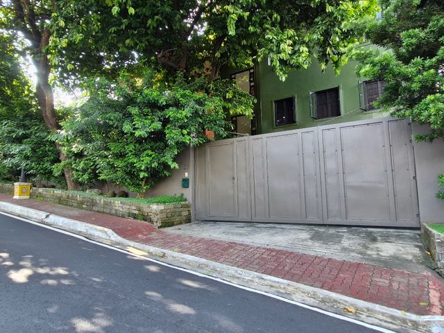 House for sale in St. Ignatius, Quezon City