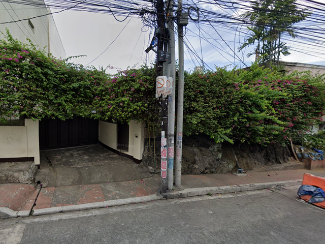 FOR SALE - Bugalo House and 5 unit Apartment in Kaunlaran, Quezon City