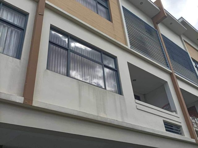 For SALE: Townhouse in Mandaluyong City
