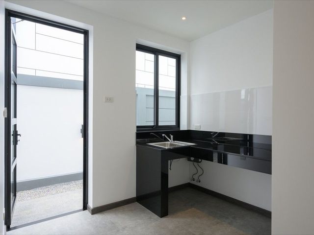 place photo 54