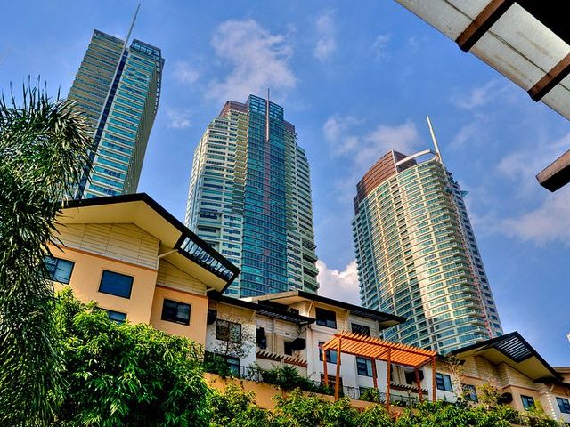 2 Bedroom with 2 Parking Slots For Sale in TRAG Laguna Tower, Makati City