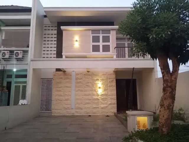 Rumah 2 Lantai Royal Residence Surabaya