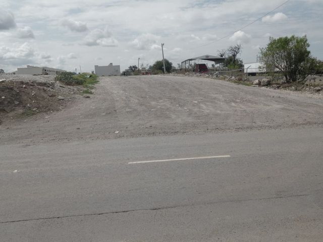 RENTADO !!!!!!KAROL WOJTYLA ESQUINA  EJE METROPOLITANO EXCELENTE TERRENO