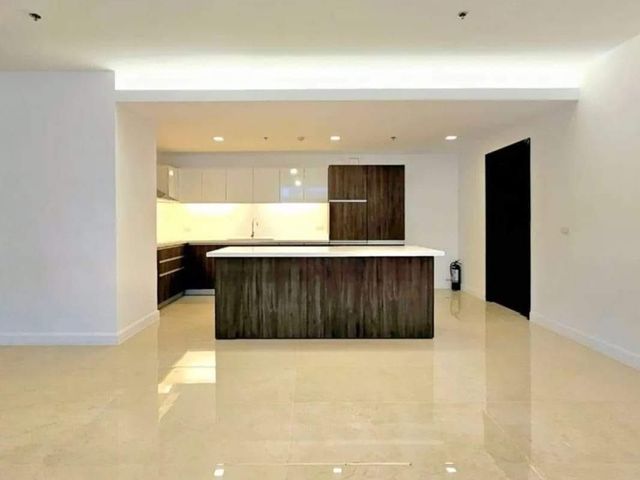 SEMI-FURNISHED 3BR UNIT WITH PARKING FOR LEASE IN WEST GALLERY PLACE