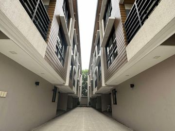 For Sale Townhouse(Residential)   Matahimik St.     Quezon City