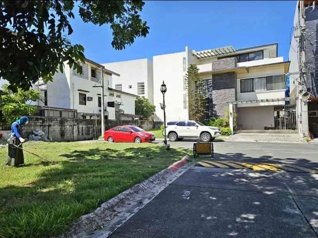 Corner Lot for Sale in Mahogany Place 1, Acacia Estates, Taguig City