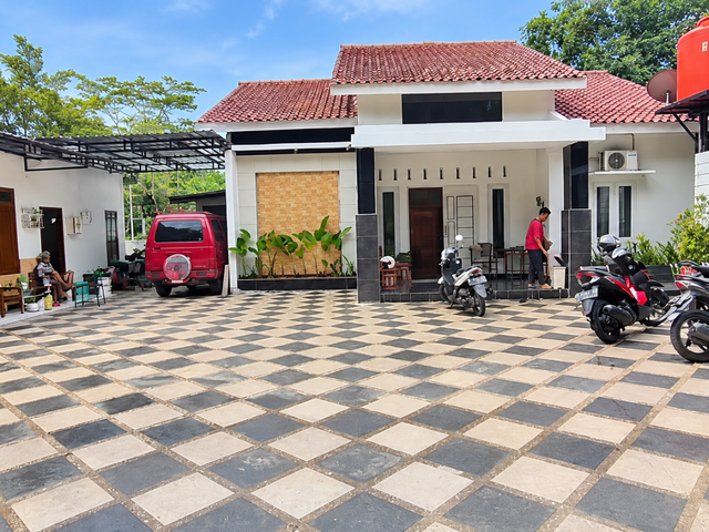 Disewakan Rumah Furnished & SwinPool, 3 Menit Kampus B Harapan Bangsa