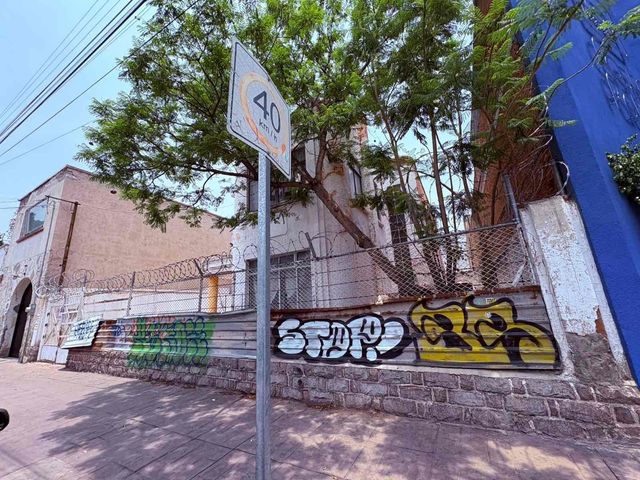CASA EN VENTA EXCELNTE PARA DEMOLER Y HACER DEPARTAMENTOS