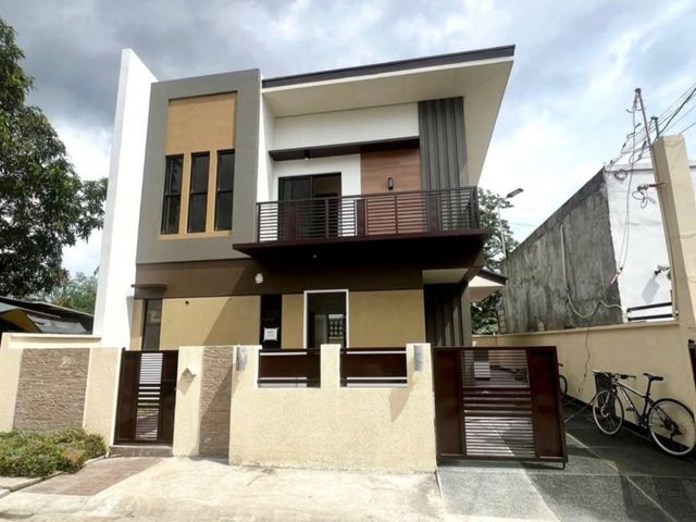 House and Lot in Molino Bacoor Near Daang Hari