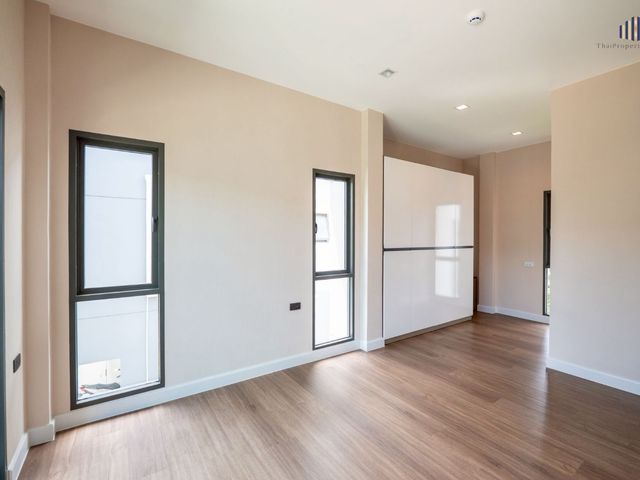 place photo 55