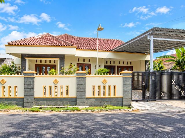DISEWAKAN RUMAH 3 KAMAR SEJUK DEKAT PERSAWAHAN, BERKOH PURWOKERTO