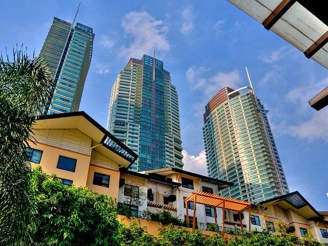 FULLY FURNISHED 2BR UNIT WITH PARKING FOR LEASE IN THE RESIDENCES AT GREENBELT