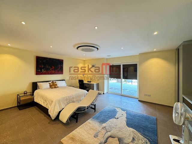 place photo 98
